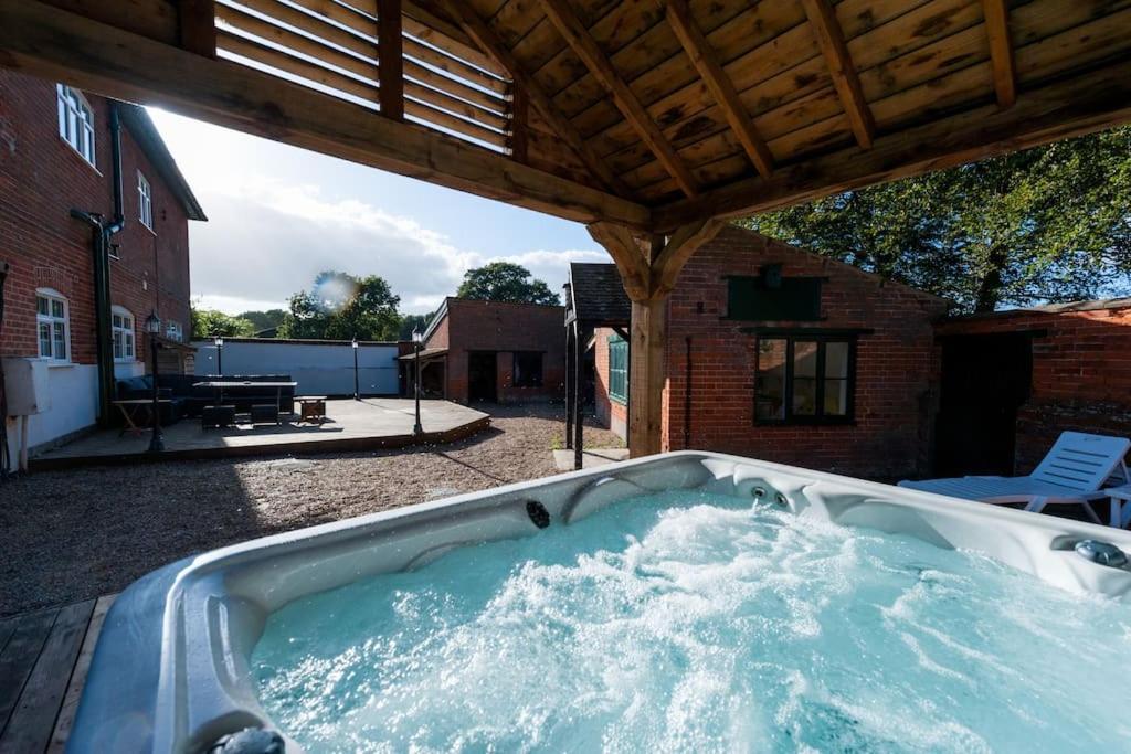 Firs Sleeps 15 Stunning Country House With Hot Tub Sudbourne エクステリア 写真