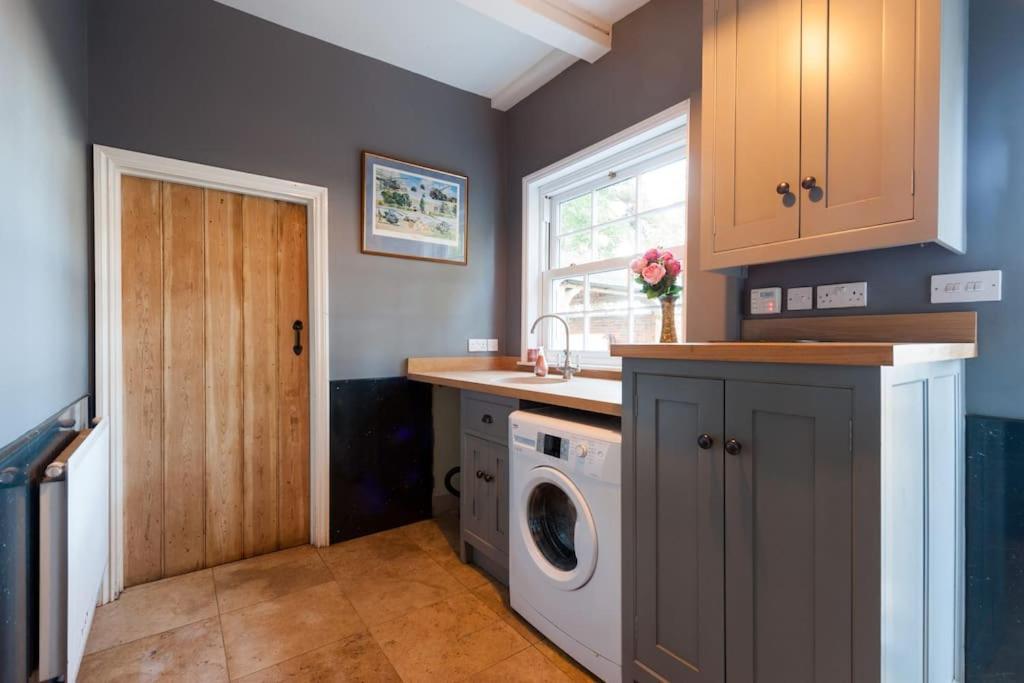 Firs Sleeps 15 Stunning Country House With Hot Tub Sudbourne エクステリア 写真