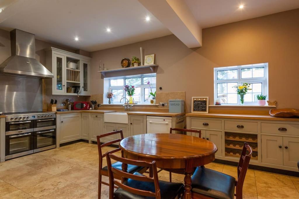 Firs Sleeps 15 Stunning Country House With Hot Tub Sudbourne エクステリア 写真