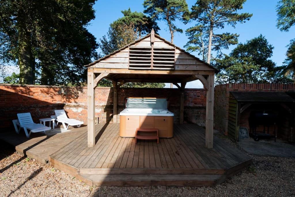 Firs Sleeps 15 Stunning Country House With Hot Tub Sudbourne エクステリア 写真